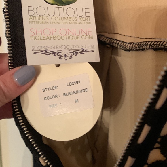 Black and nude lace mini dress - Picture 7 of 7